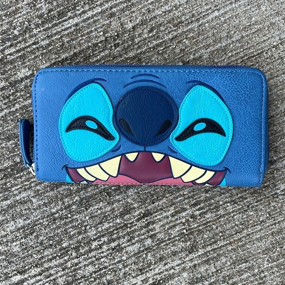 Disney Parks Loungefly Lilo and Stitch wallet Large Zip Around - Picture 2 of 8